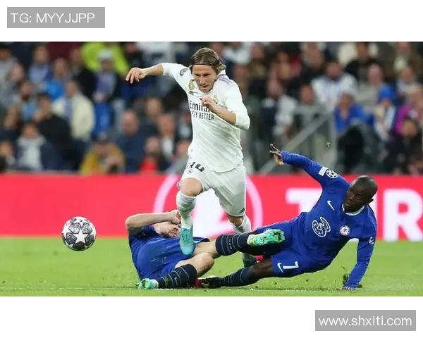 意甲激战：那不勒斯点球大战险胜皇马全场沸腾