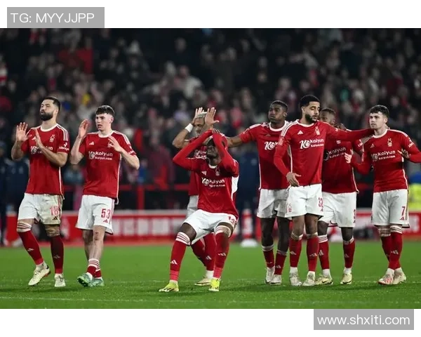 欧冠激战：那不勒斯与曼联0比0平局点球大战成焦点瞬间解析