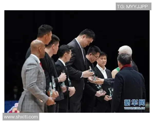 姚明亲切问候蒋兴权传递篮球情谊共话体育发展新篇章