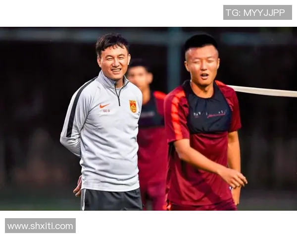 重庆足球队团队协作深度解析与其他球队的对比分析