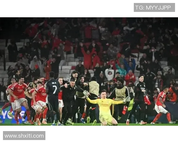 中超激战：巴黎圣日耳曼与国米平局绝杀瞬间引发全场狂欢战术解析