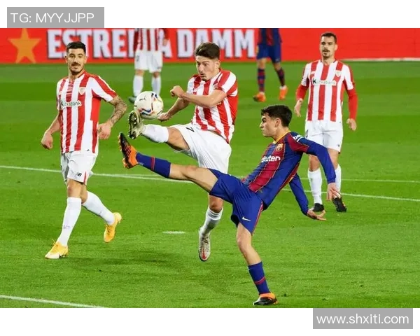 欧冠焦点战里昂与巴黎圣日耳曼战平红牌争议引发全场热议