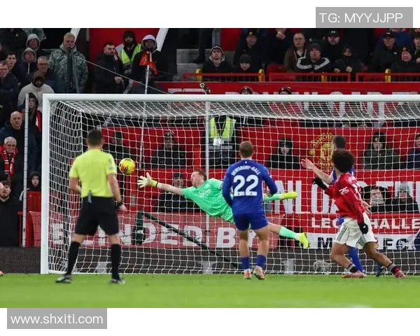 友谊赛曼联与本菲卡战平红牌事件引发全场热议与争议 友谊赛曼联与本菲卡战平红牌事件引发全场热议与争议