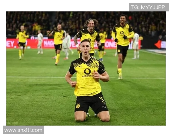 友谊赛曼联与多特蒙德激战成平红牌事件引发全场热议与十大精彩进球回顾 友谊赛曼联与多特蒙德激战成平红牌事件引发全场热议与十大精彩进球回顾